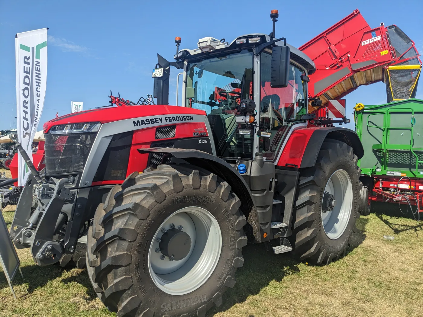 Traktor Zugmaschine auf Tarmstedter Ausstellung