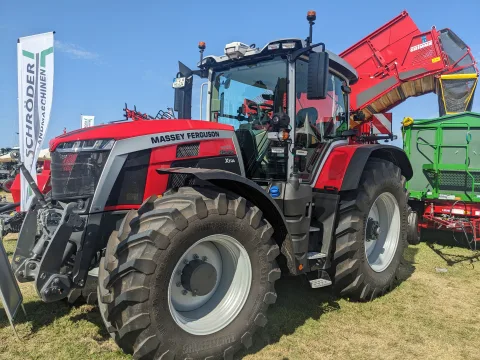 Traktor Zugmaschine auf Tarmstedter Ausstellung